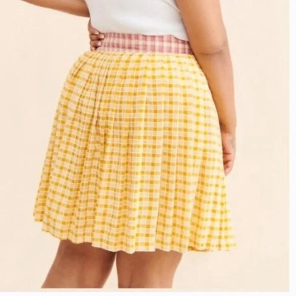 Lisa Says Gah! x Nuuly Meg Plaid Mini Skirt in Yellow 2XL - Picture 2 of 11